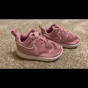 Toddler Nike tennis shoes